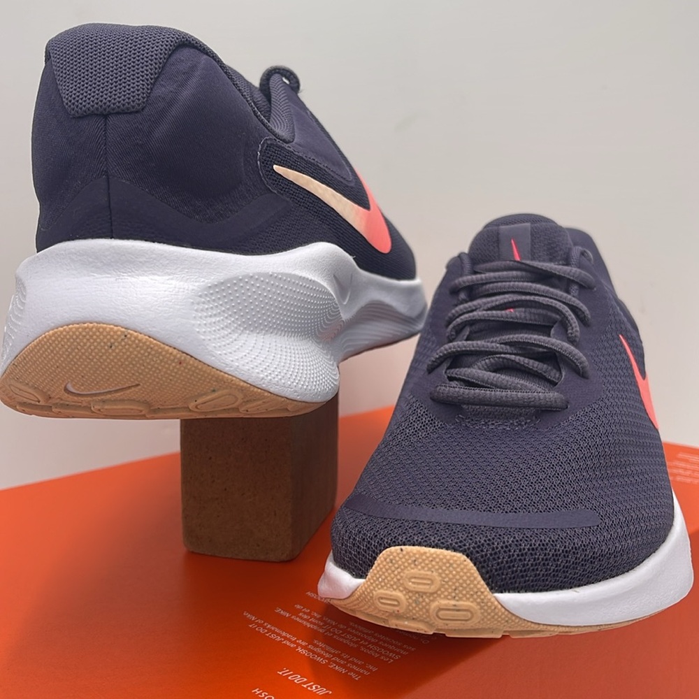 NIKE Men’s REVOLUTION 7
DK RAISIN/CRIMSON TINT-WHITE-HOT PUNCH
Style FB2208-500 - Picture 8 of 16